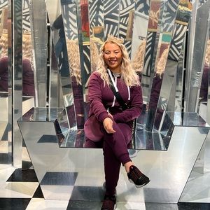 Meet your Posher, Samina